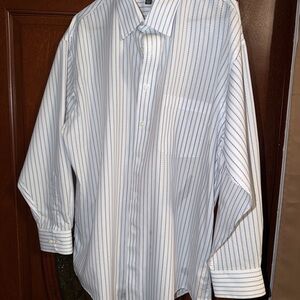 Croft & Barrow (large) White Dress Shirt with Blue Pinstripes. (034)